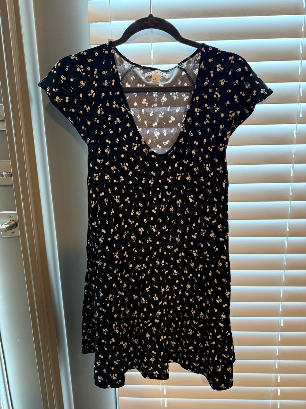 Aeropostale Black Floral V‑Neck Mini Dress